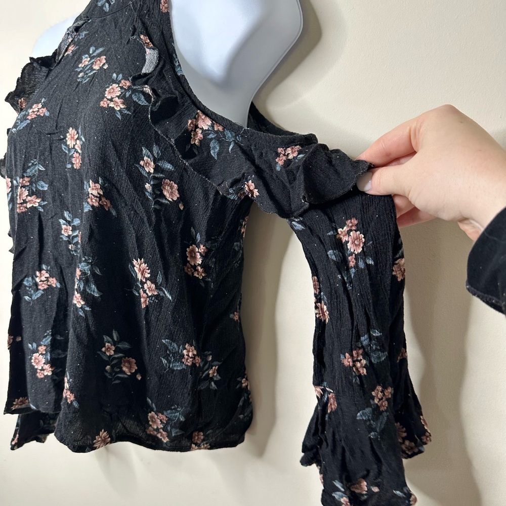 American Eagle Black Floral Cold Shoulder Blouse Women's XXS - Picture 2 of 5